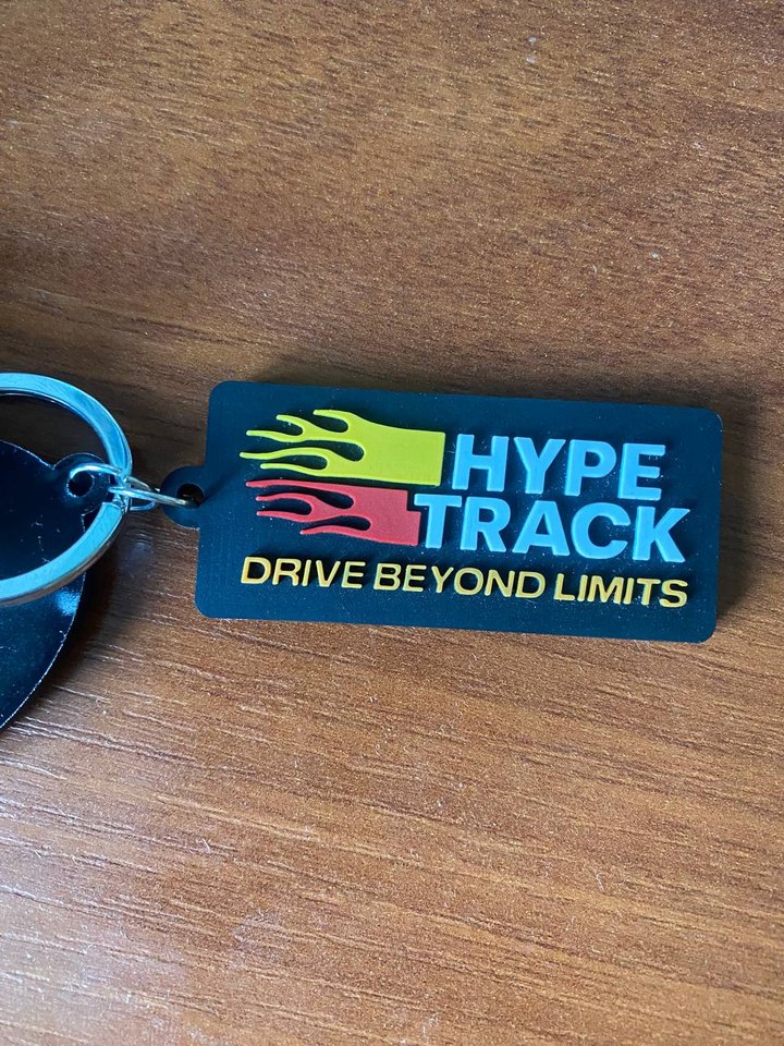 Прямоугольный брелок HYPE TRACK со шнурком